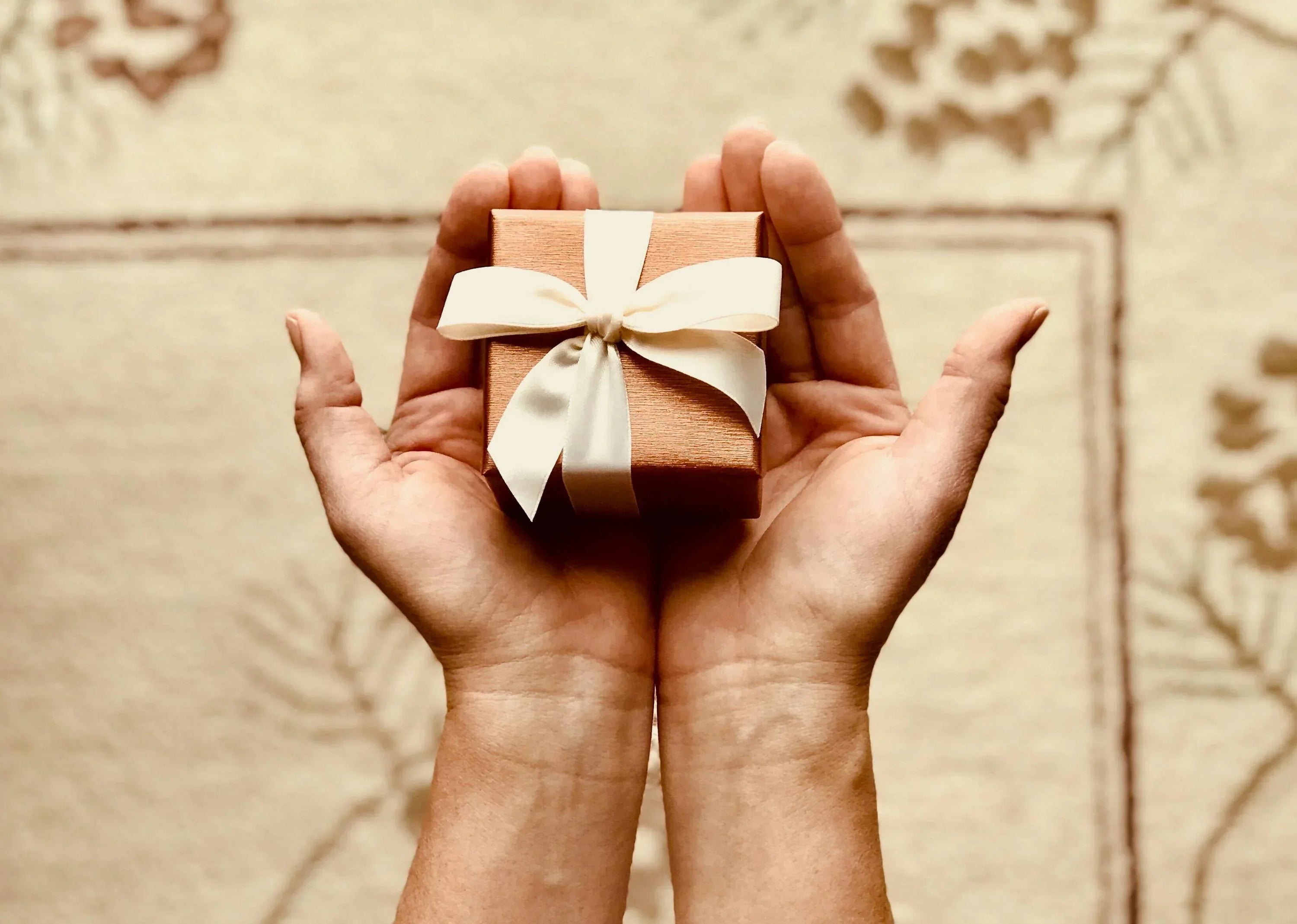 The Art of Memorable Gifting with MOVA Globes