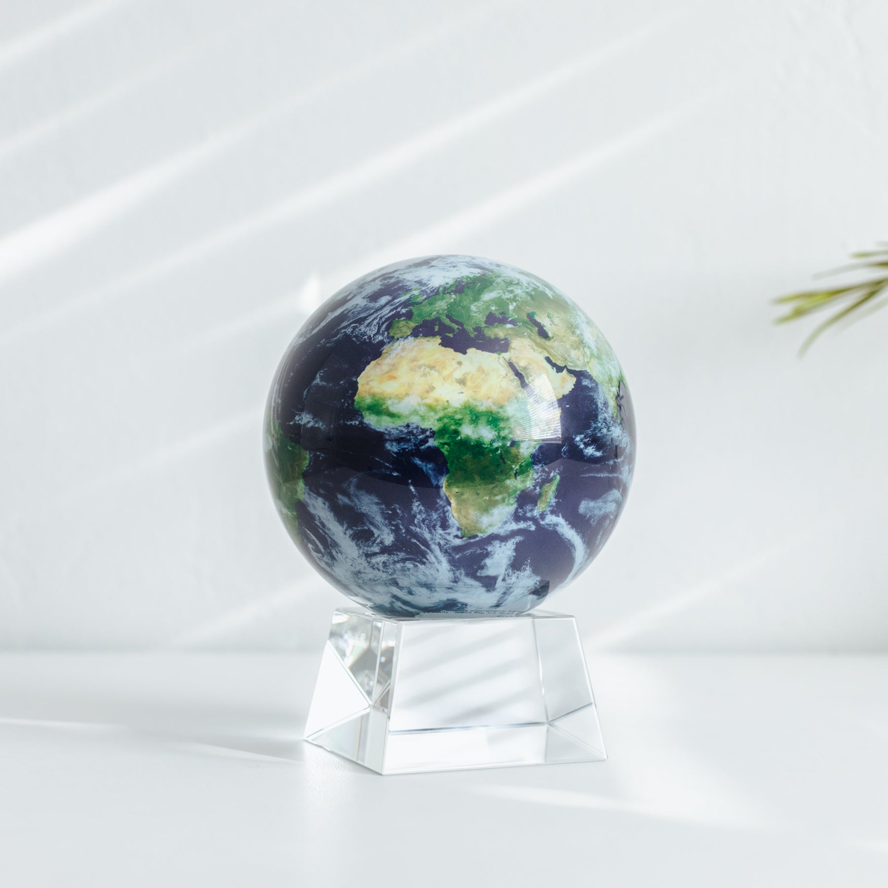 EARTH WITH CLOUDS GLOBE