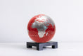 将图像加载到图库查看器中， RED AND SILVER GLOBE
